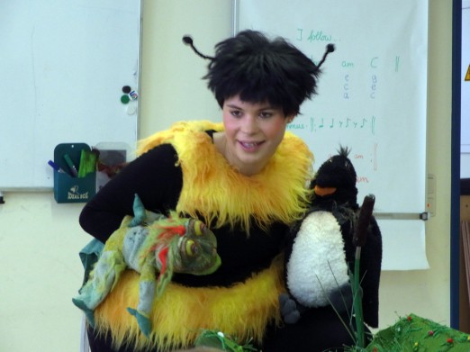 Kinderinszenierung „Tśmjelojc Hana namakajo pśijaśela“ (Hummel Hanna)